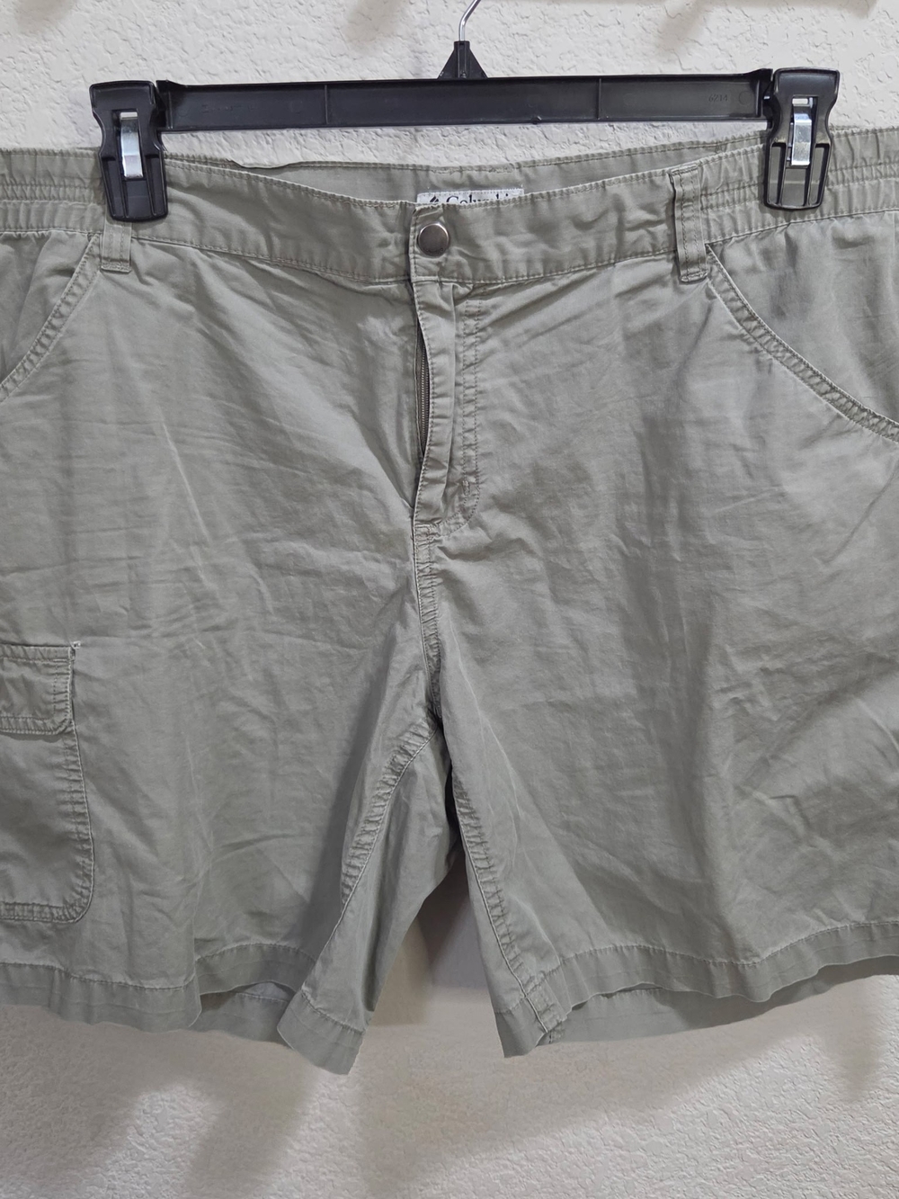 Columbia Light Olive Cargo Shorts - Men's